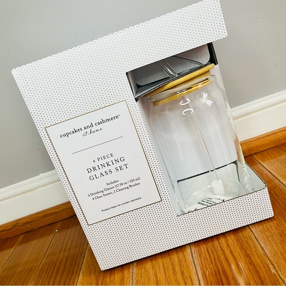New in box Cupcakes and Cashmere drinking glass set - Picture 1 of 3